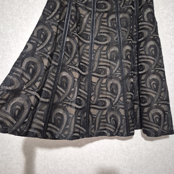 PETER NYGARD Elegant Black-gold Patterned A-Line Skirt..SIZE:16 - Picture 3 of 9